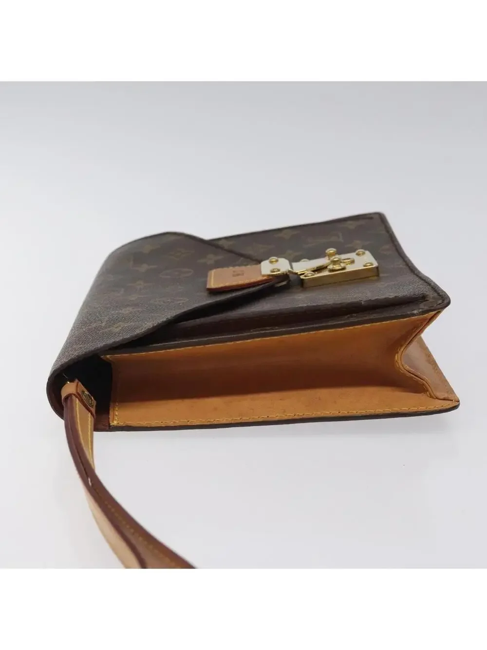 Louis Vuitton hand between perfect